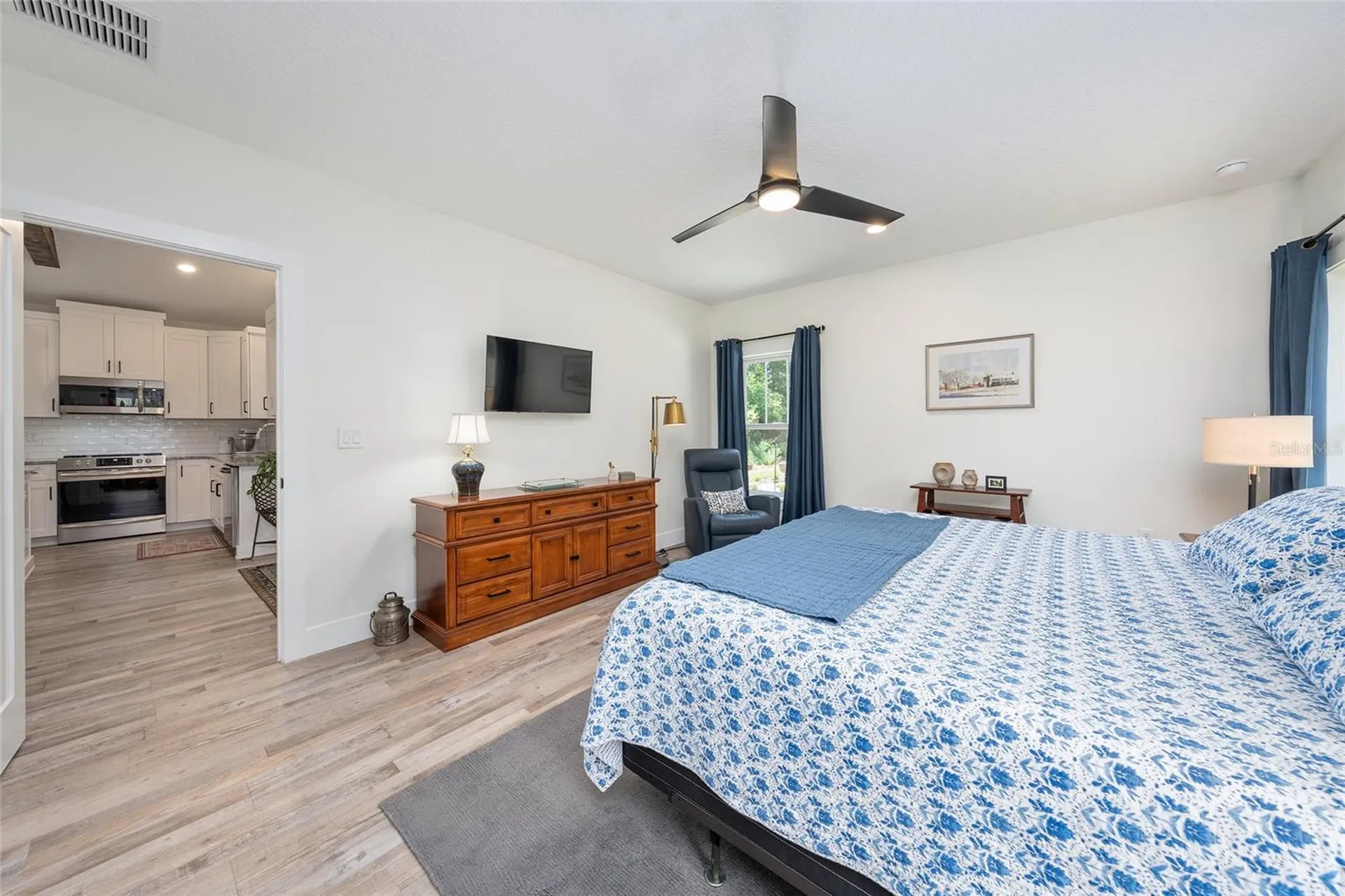 964 N Grandview Street Mount Dora FL 32757