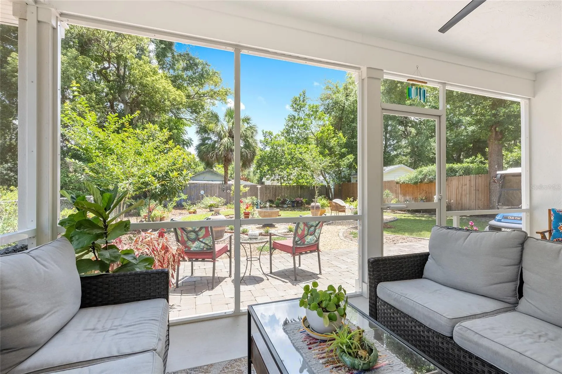 964 N Grandview Street Mount Dora FL 32757