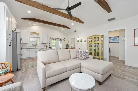 964 N Grandview Street Mount Dora FL 32757