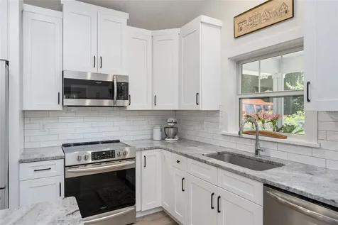 964 N Grandview Street Mount Dora FL 32757