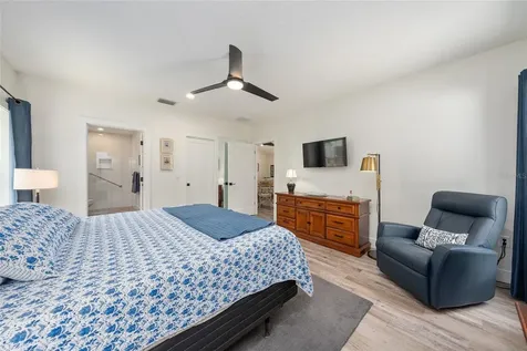 964 N Grandview Street Mount Dora FL 32757