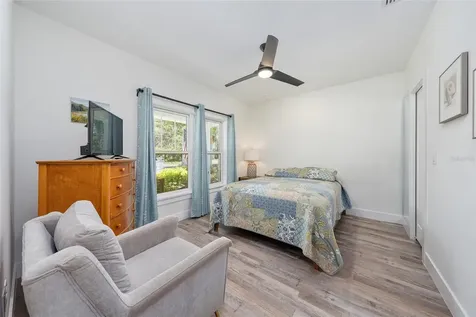 964 N Grandview Street Mount Dora FL 32757