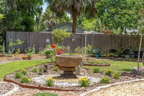 964 N Grandview Street Mount Dora FL 32757
