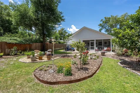 964 N Grandview Street Mount Dora FL 32757