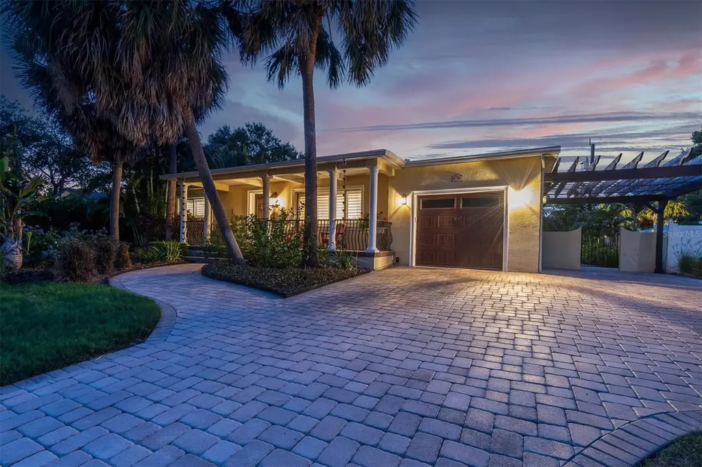 6145 2nd Avenue N St Petersburg FL 33710