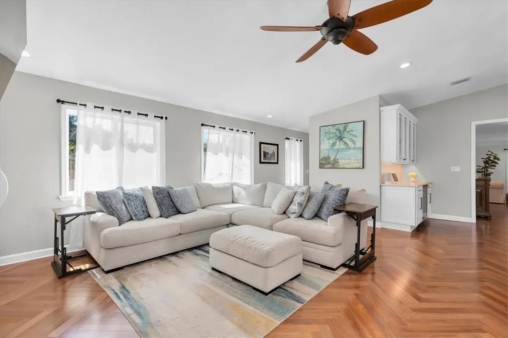 6145 2nd Avenue N St Petersburg FL 33710