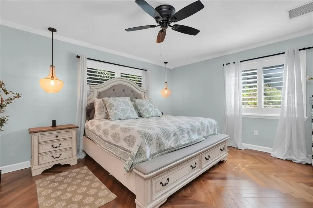 6145 2nd Avenue N St Petersburg FL 33710