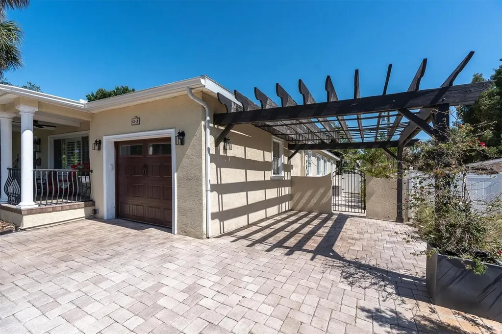 6145 2nd Avenue N St Petersburg FL 33710