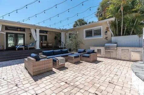 6145 2nd Avenue N St Petersburg FL 33710