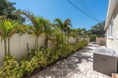 6145 2nd Avenue N St Petersburg FL 33710