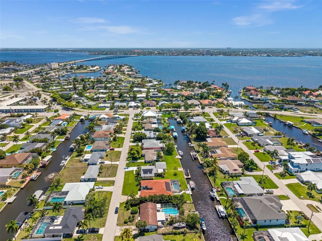 1432 Venetian Court Cape Coral FL 33904