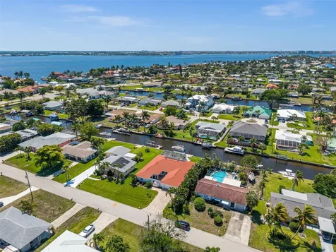 1432 Venetian Court Cape Coral FL 33904