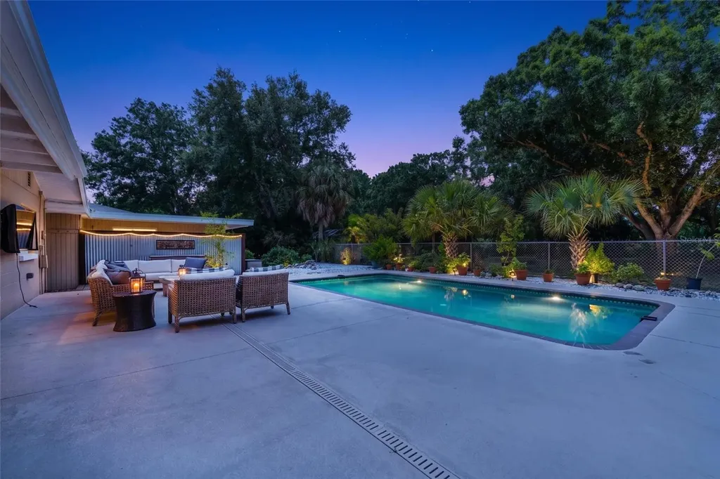 2515 49th Street Sarasota FL 34234