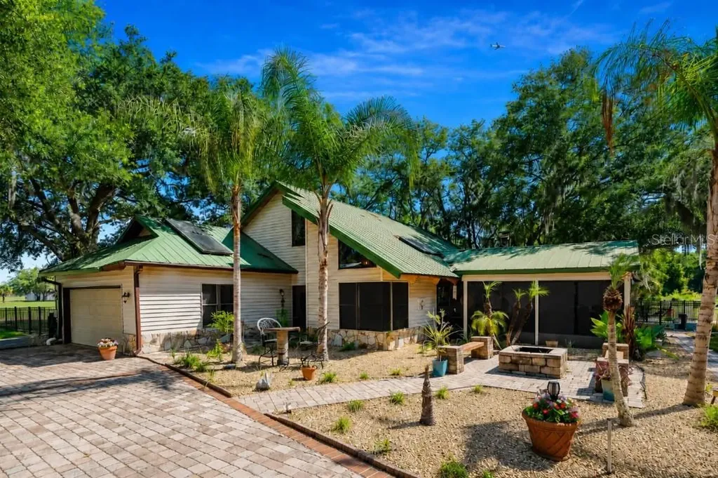 1851 Maytown Road Oak Hill FL 32759