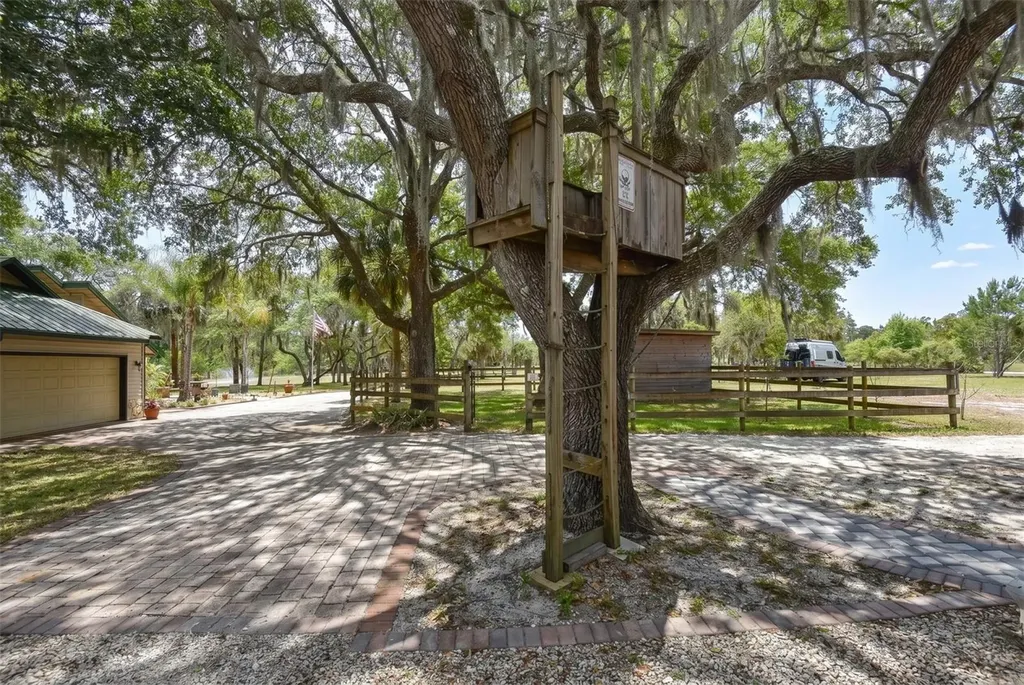 1851 Maytown Road Oak Hill FL 32759