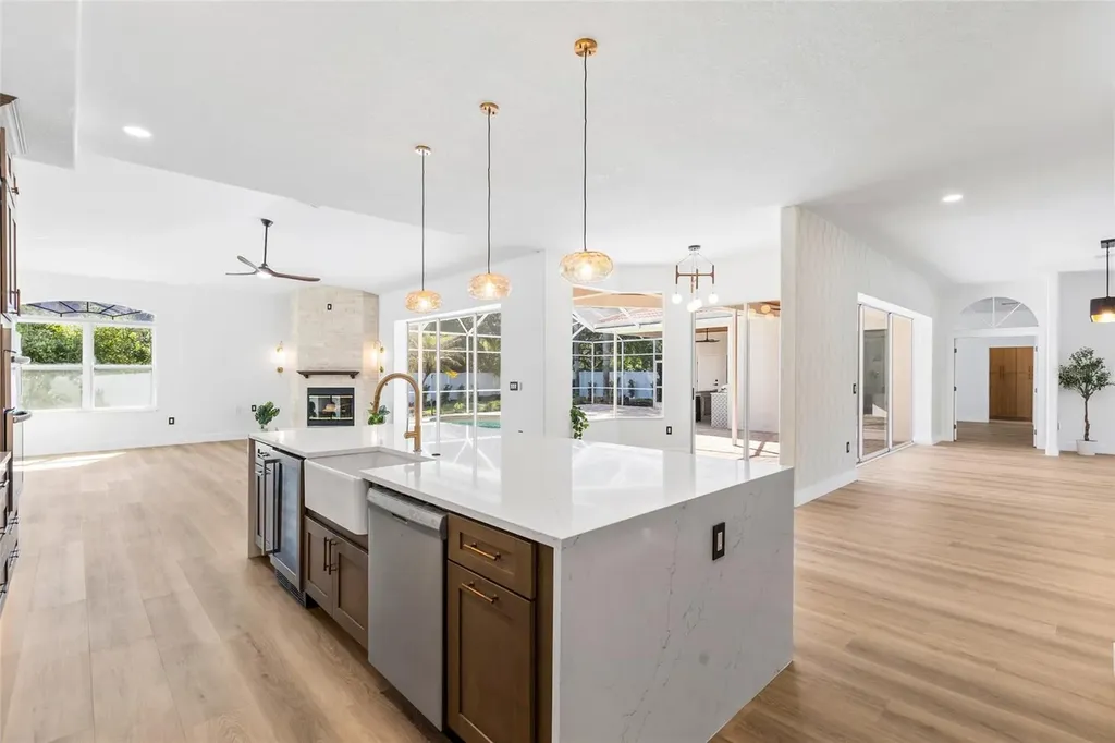 1534 E Lake Woodlands Parkway Oldsmar FL 34677