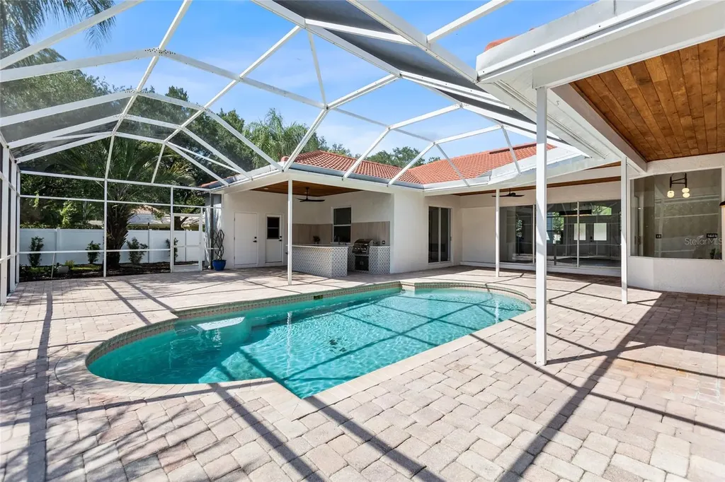 1534 E Lake Woodlands Parkway Oldsmar FL 34677