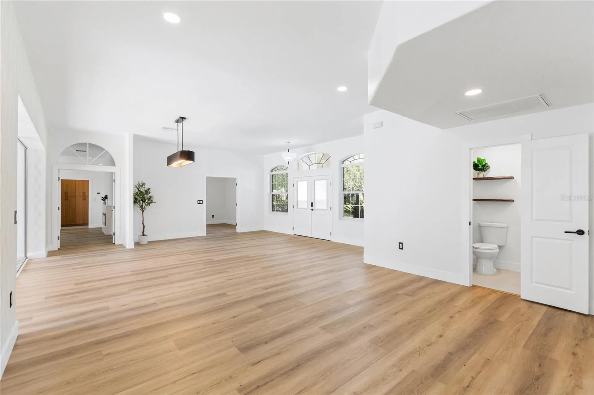 1534 E Lake Woodlands Parkway Oldsmar FL 34677