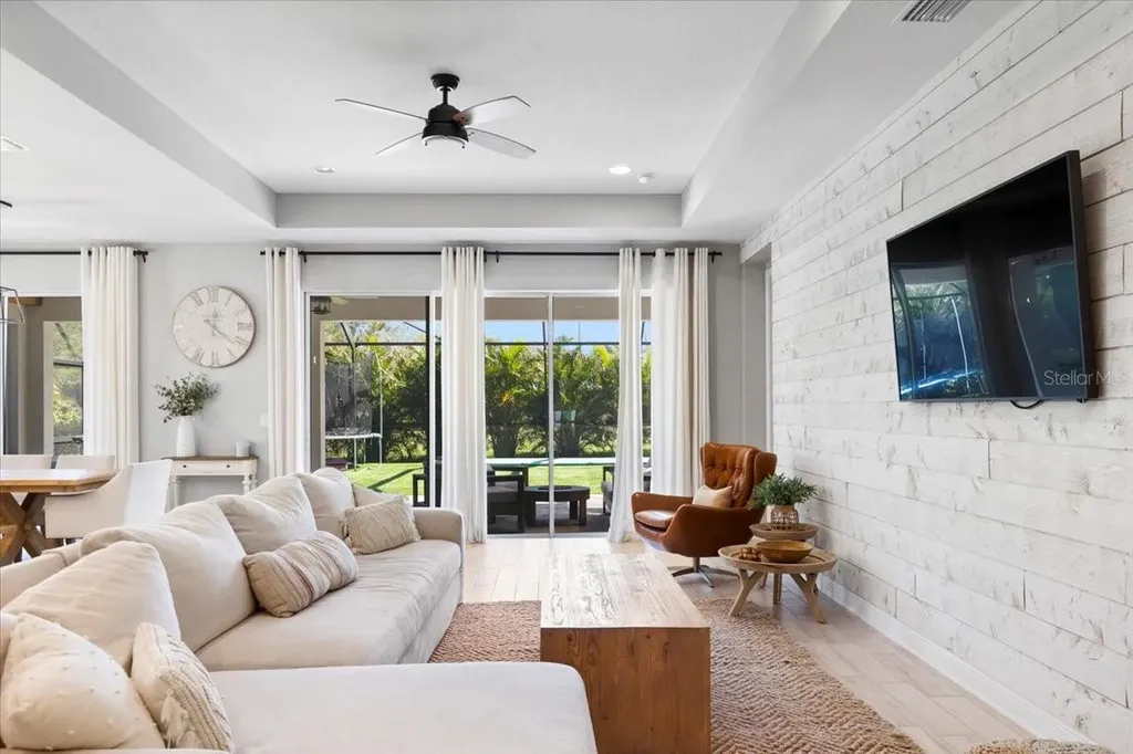 2017 Woodleaf Hammock Court Bradenton FL 34211