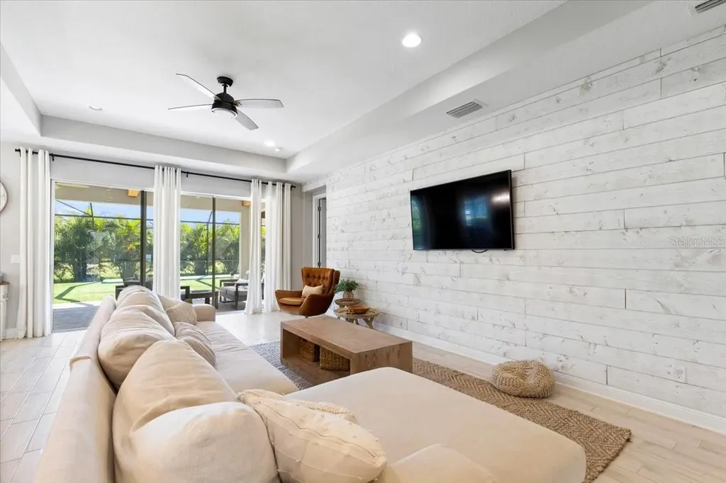 2017 Woodleaf Hammock Court Bradenton FL 34211