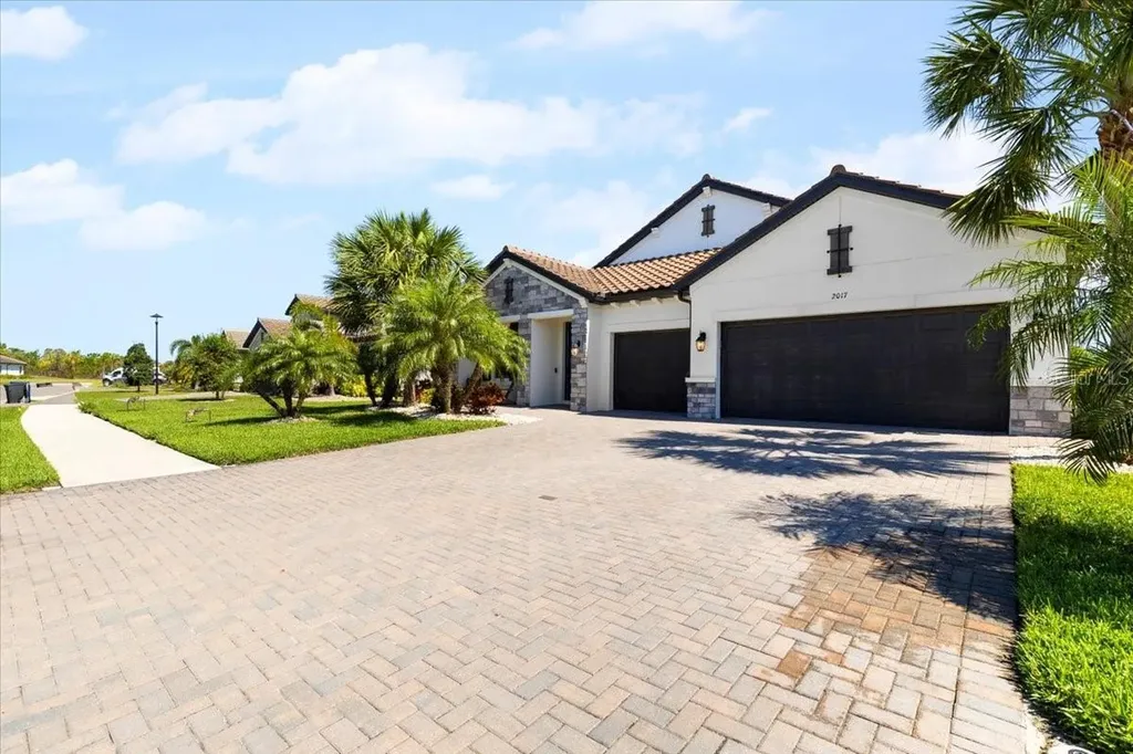 2017 Woodleaf Hammock Court Bradenton FL 34211