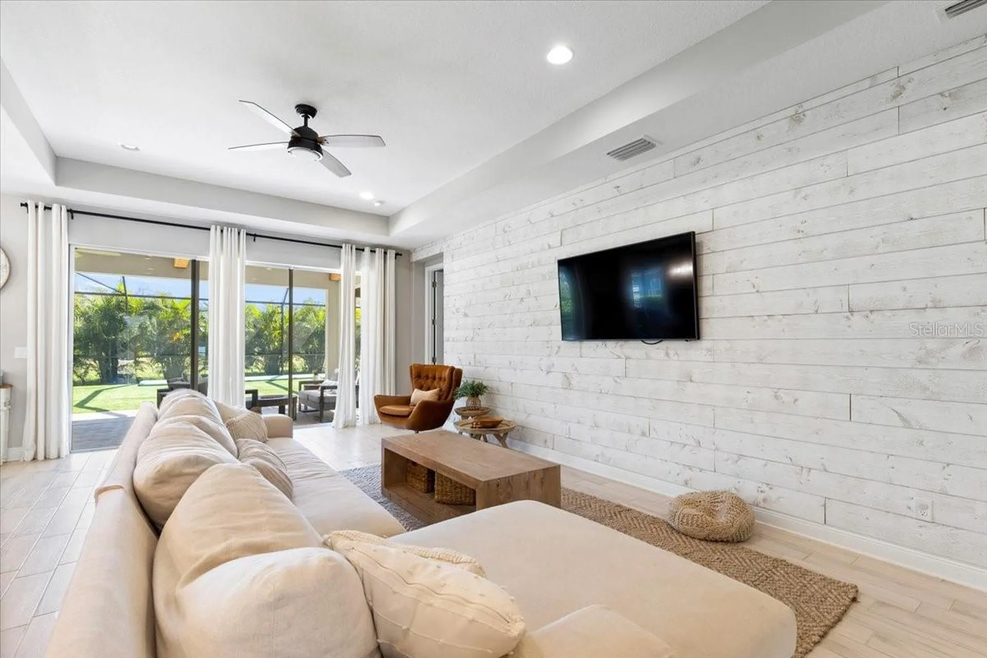 2017 Woodleaf Hammock Court Bradenton FL 34211