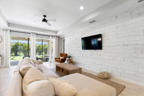 2017 Woodleaf Hammock Court Bradenton FL 34211