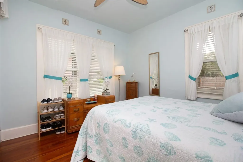 2962 Burlington Avenue N St Petersburg FL 33713