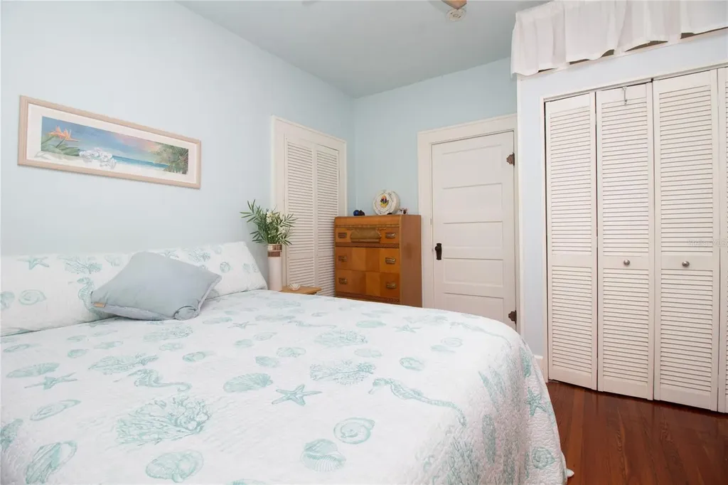 2962 Burlington Avenue N St Petersburg FL 33713