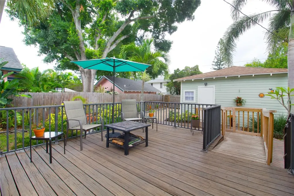 2962 Burlington Avenue N St Petersburg FL 33713