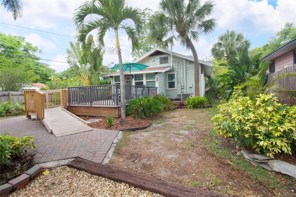 2962 Burlington Avenue N St Petersburg FL 33713