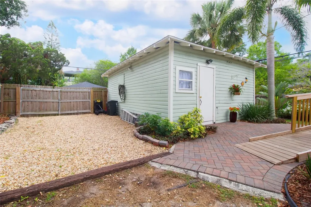 2962 Burlington Avenue N St Petersburg FL 33713