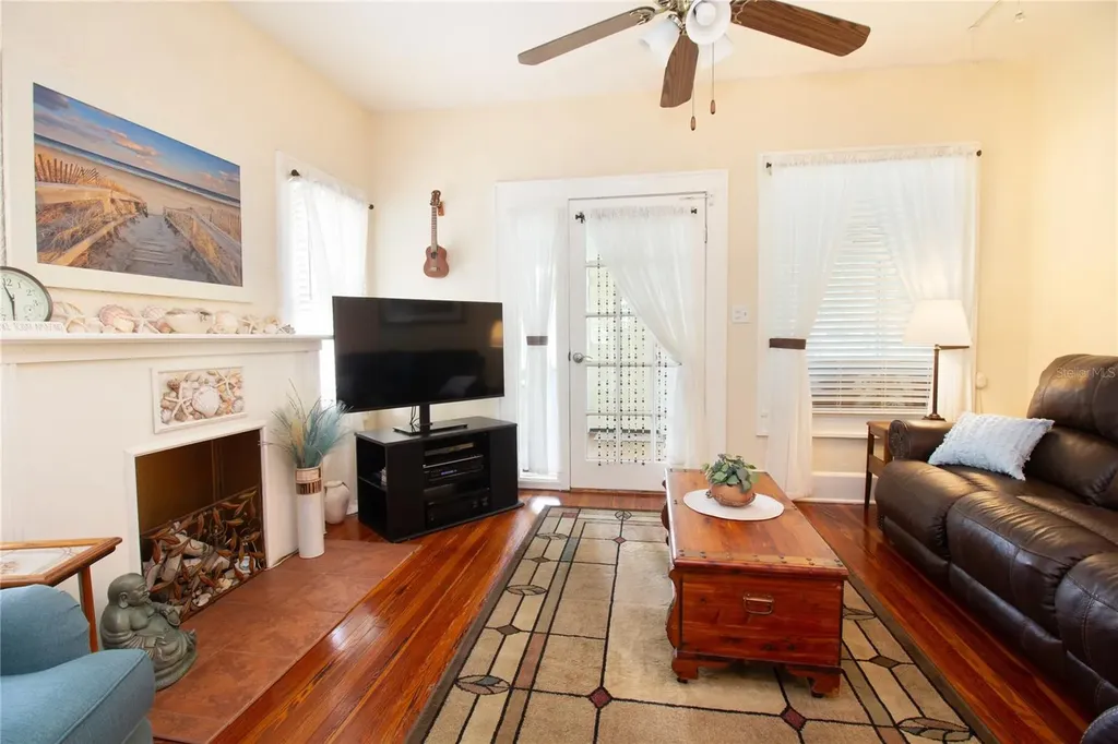 2962 Burlington Avenue N St Petersburg FL 33713