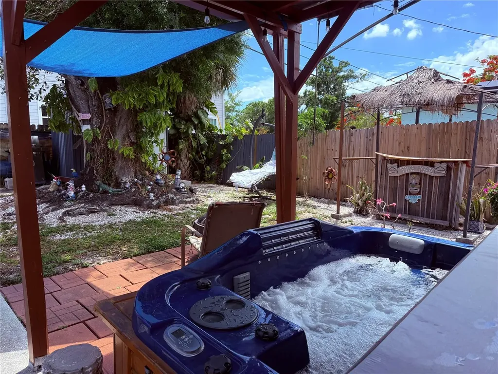 1428 38th Avenue N St Petersburg FL 33704