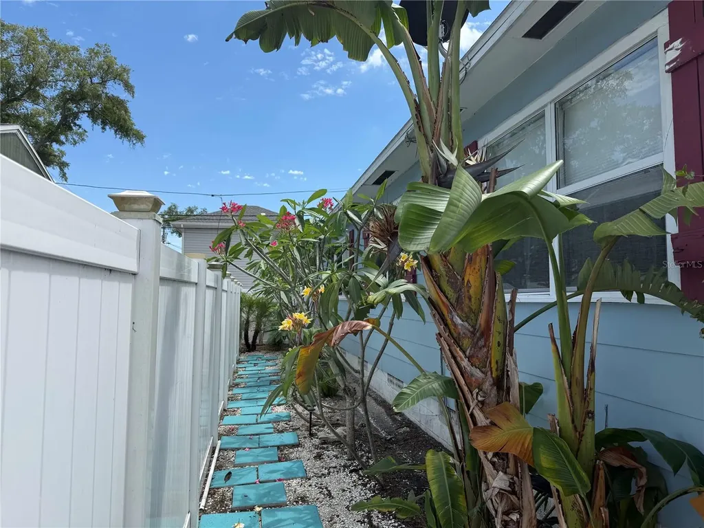 1428 38th Avenue N St Petersburg FL 33704