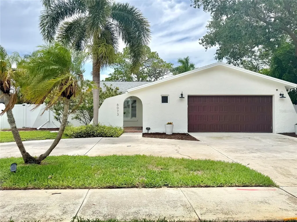 6073 Tanglewood Drive NE St Petersburg FL 33703