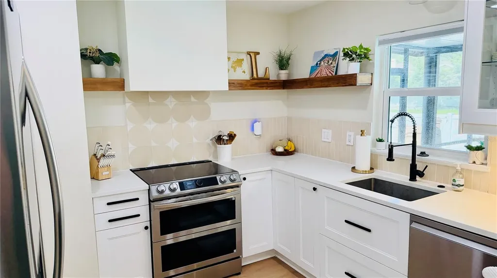 6073 Tanglewood Drive NE St Petersburg FL 33703