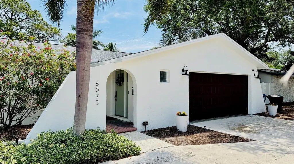 6073 Tanglewood Drive NE St Petersburg FL 33703