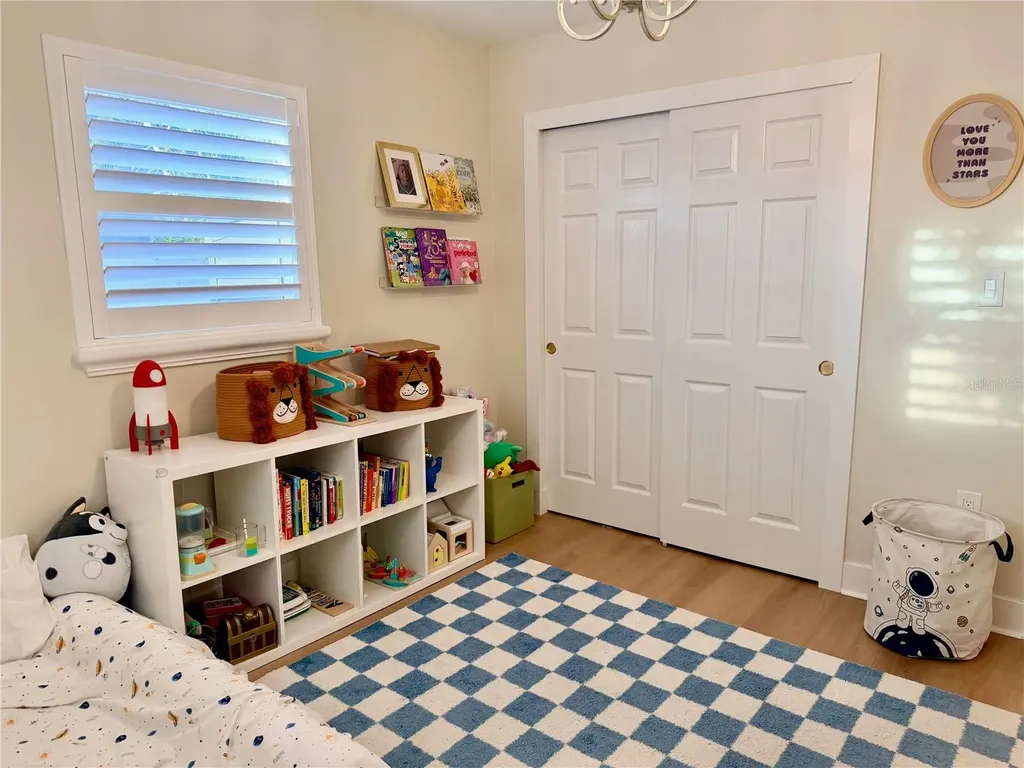 6073 Tanglewood Drive NE St Petersburg FL 33703