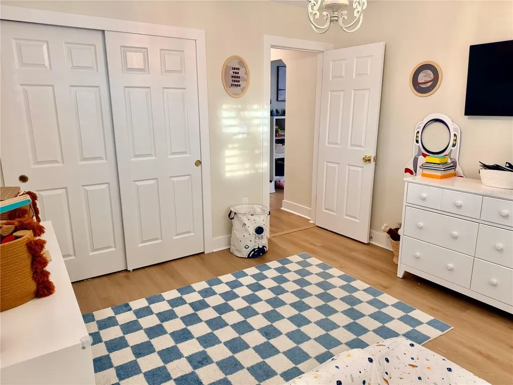 6073 Tanglewood Drive NE St Petersburg FL 33703