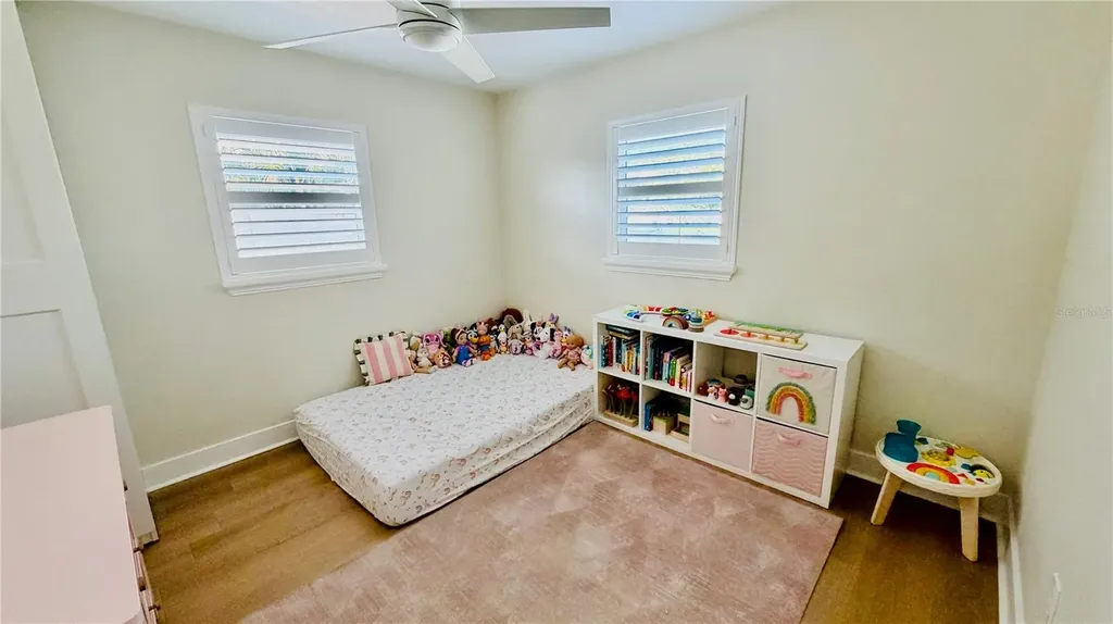 6073 Tanglewood Drive NE St Petersburg FL 33703