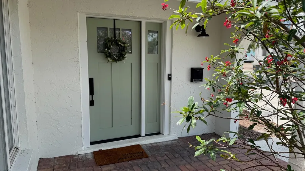 6073 Tanglewood Drive NE St Petersburg FL 33703
