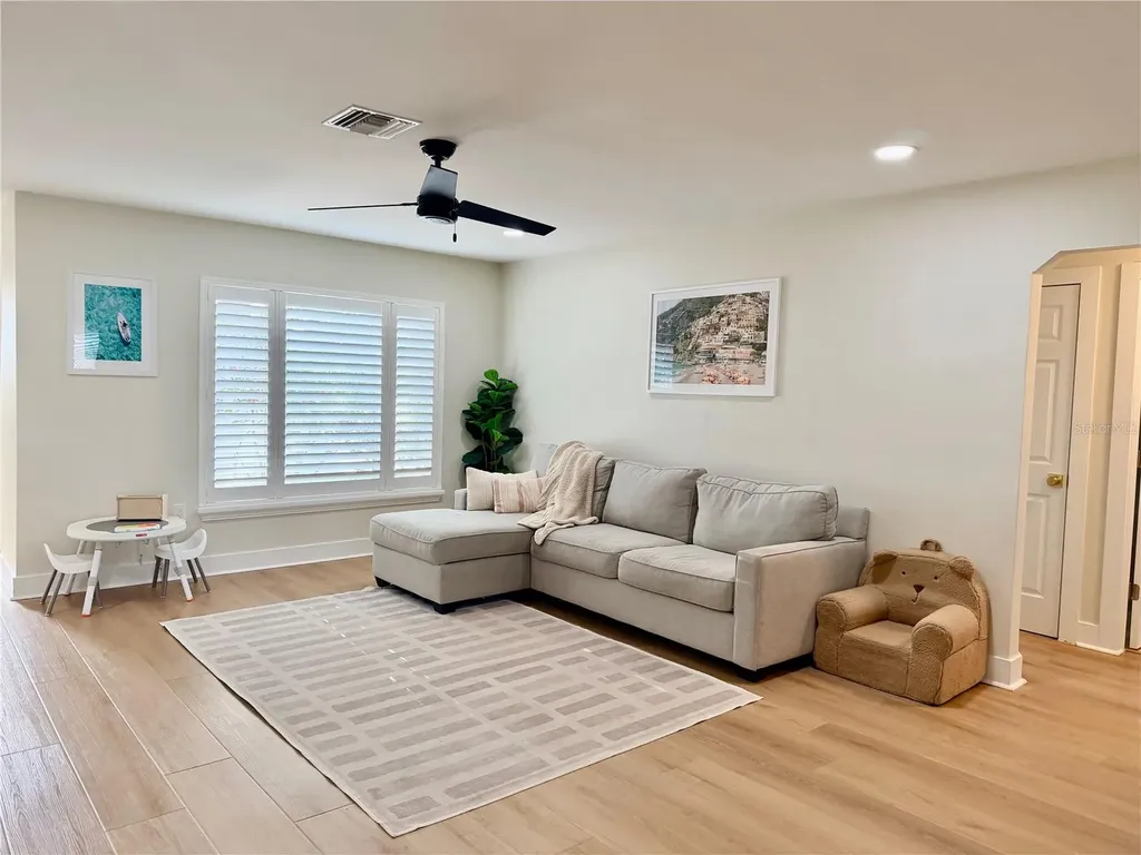 6073 Tanglewood Drive NE St Petersburg FL 33703