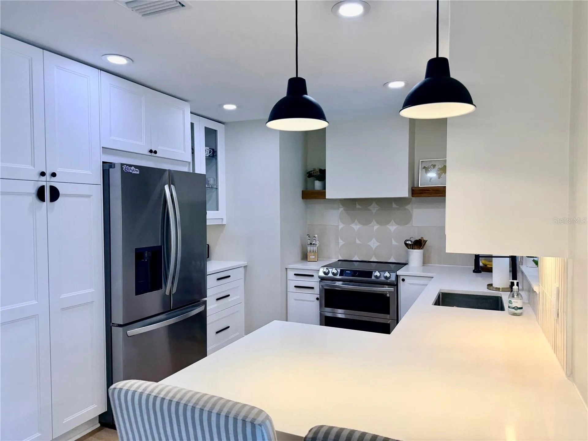 6073 Tanglewood Drive NE St Petersburg FL 33703