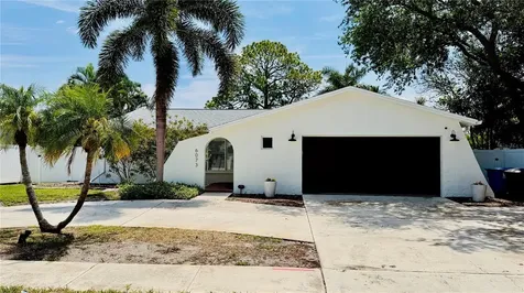 6073 Tanglewood Drive NE St Petersburg FL 33703