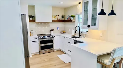 6073 Tanglewood Drive NE St Petersburg FL 33703
