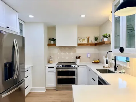 6073 Tanglewood Drive NE St Petersburg FL 33703