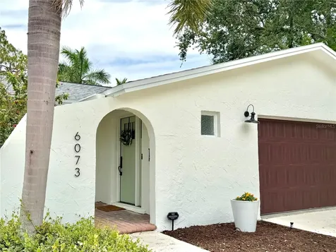 6073 Tanglewood Drive NE St Petersburg FL 33703