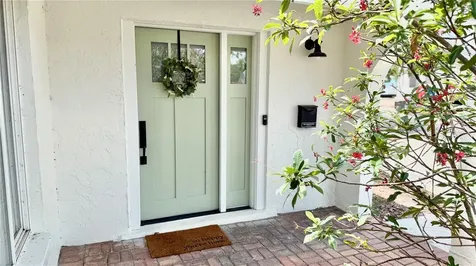 6073 Tanglewood Drive NE St Petersburg FL 33703