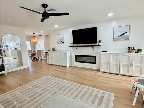 6073 Tanglewood Drive NE St Petersburg FL 33703